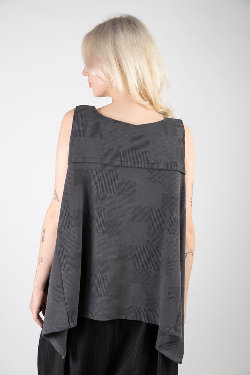 Knitted vest with geometric pattern